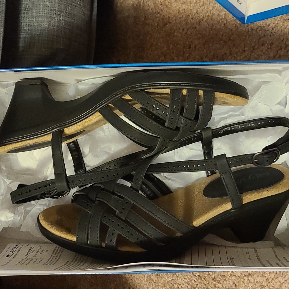 Like New easy street Jackson Sandal - Wide Width